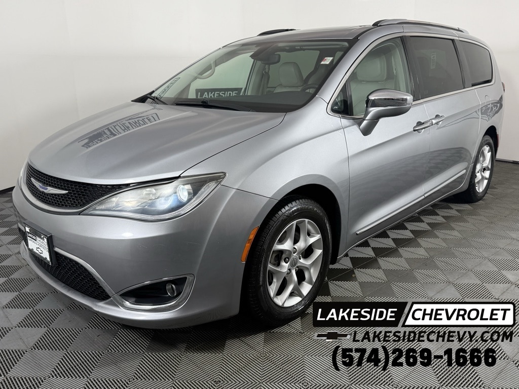 2020 Chrysler Pacifica Limited's photo