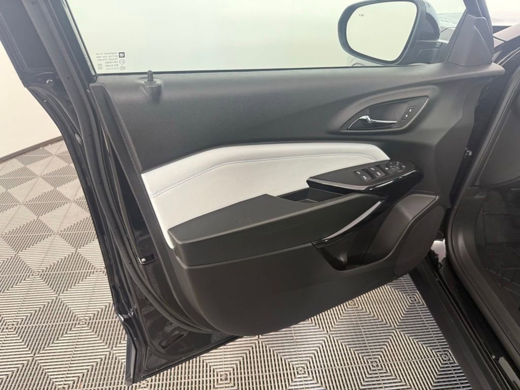 2026 Chevrolet Trax LT - Photo 12
