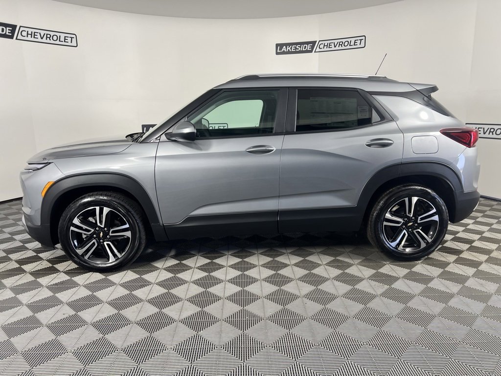 2025 Chevrolet Trailblazer LT photo 3