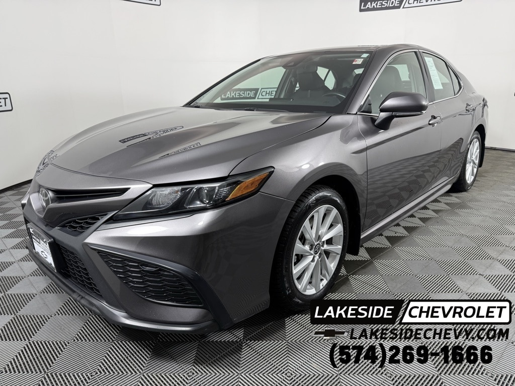 2023 Toyota Camry SE's photo