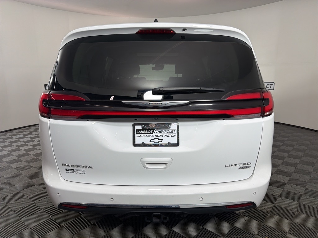 Used 2023 Chrysler Pacifica Limited Minivan/Van