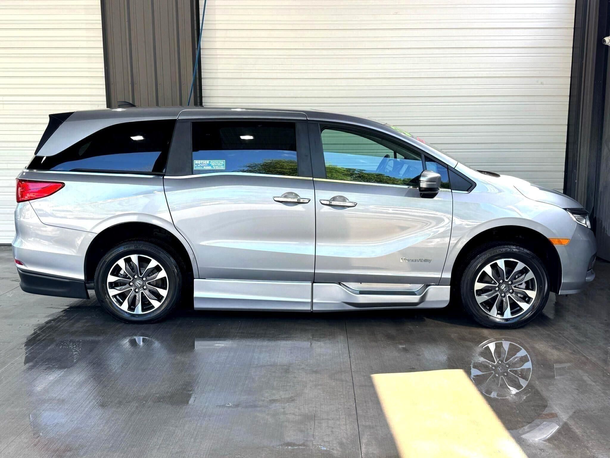 2024 Honda Odyssey EX-L photo 2