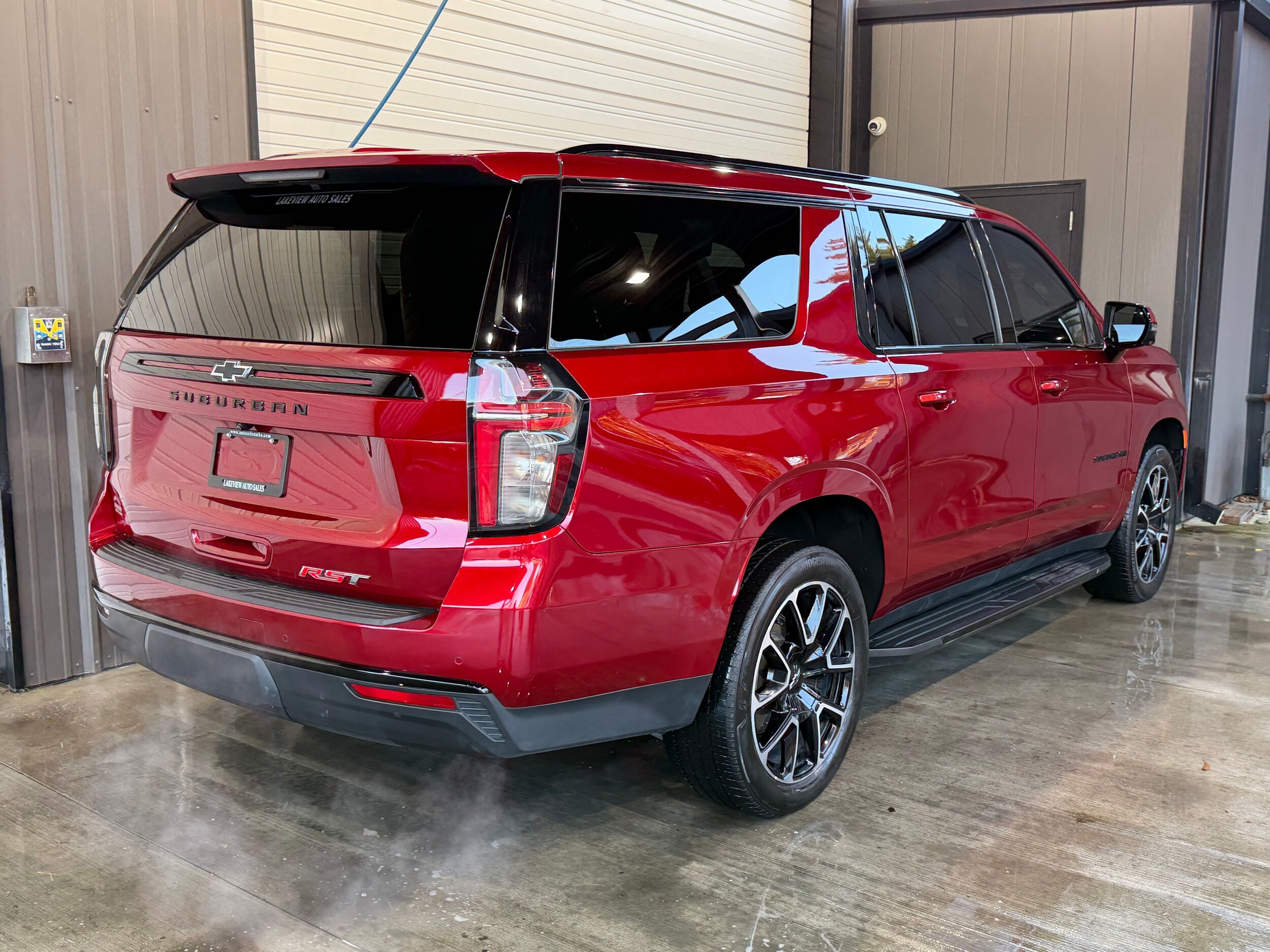 2024 Chevrolet Suburban RST photo 2