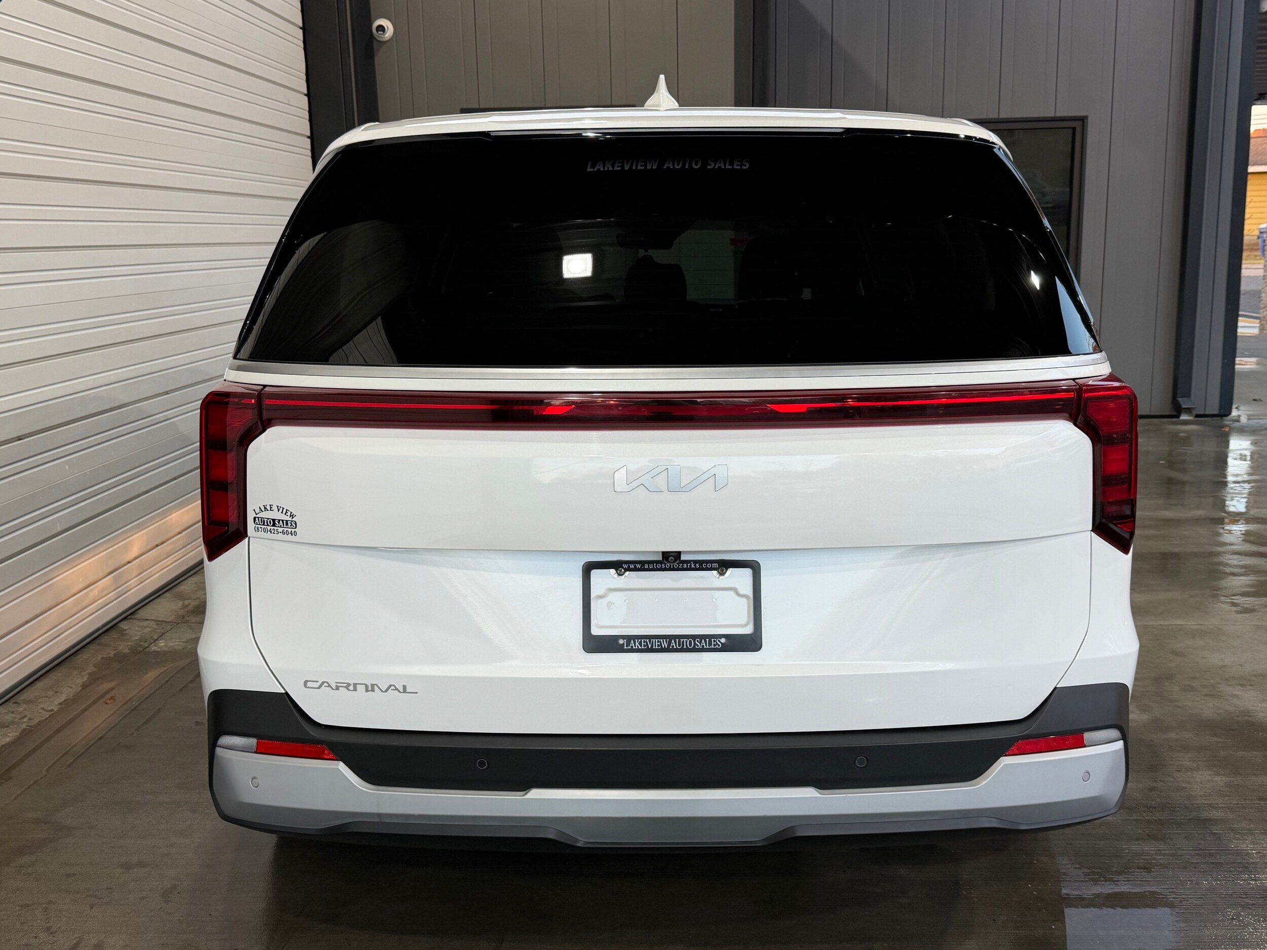 2025 Kia Carnival LXS photo 4