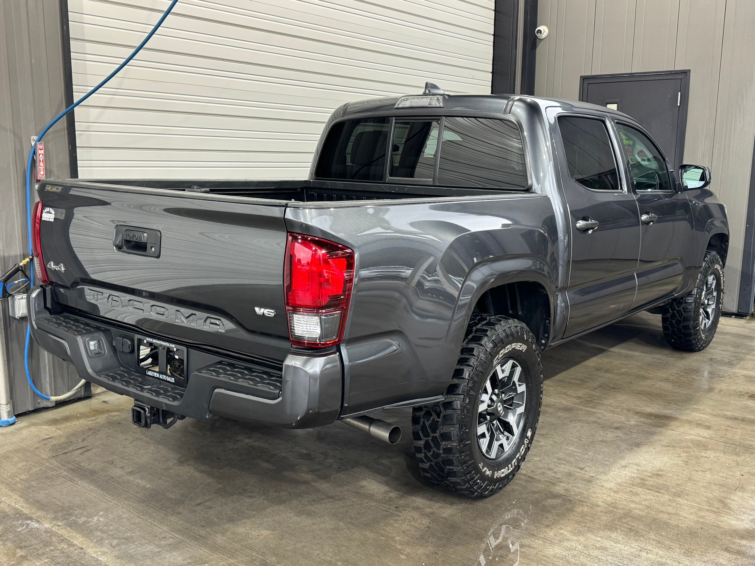 2023 Toyota Tacoma V6 photo 3