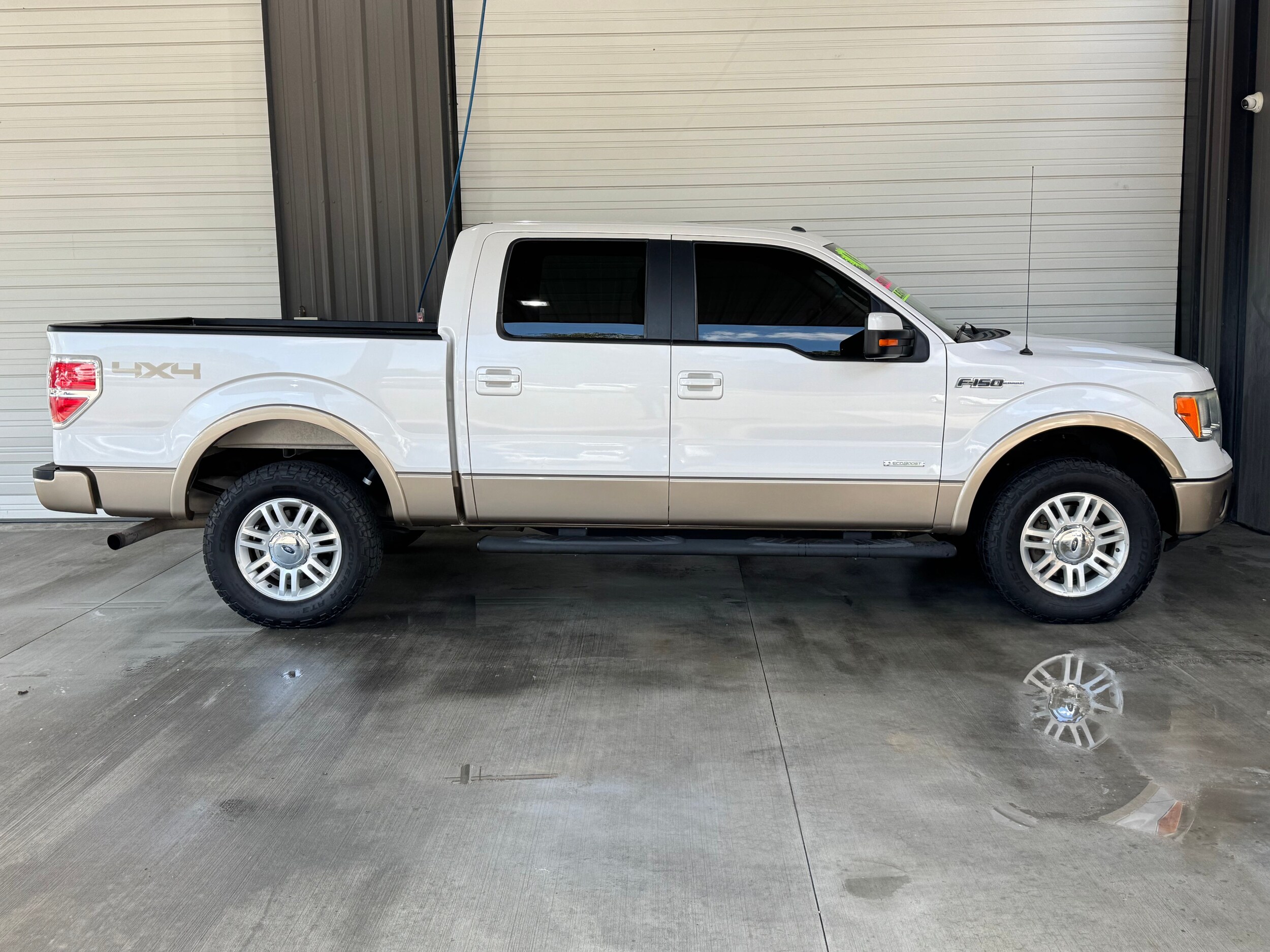 2014 Ford F-150 Lariat photo 2