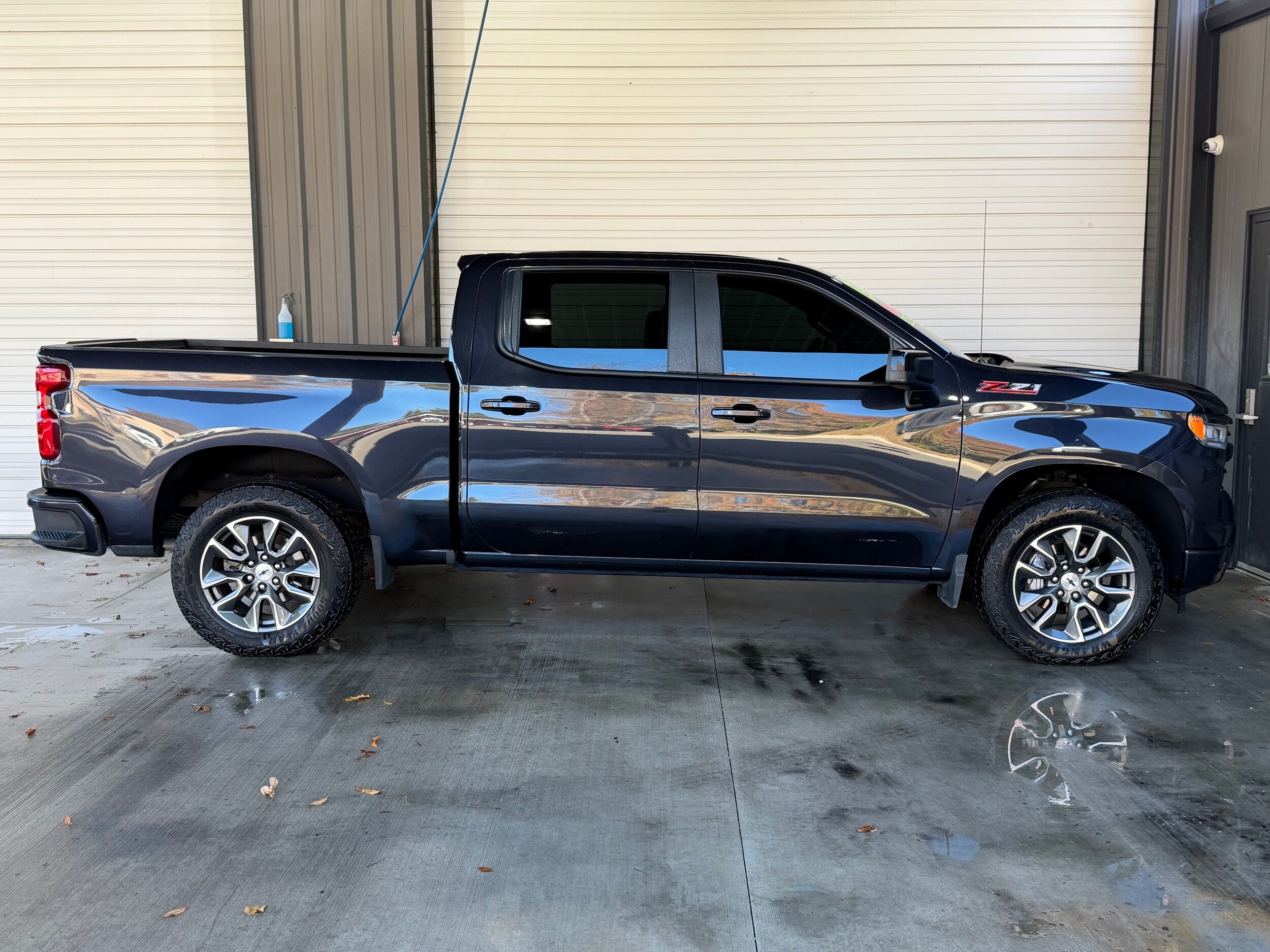 2023 Chevrolet Silverado 1500 RST photo 2