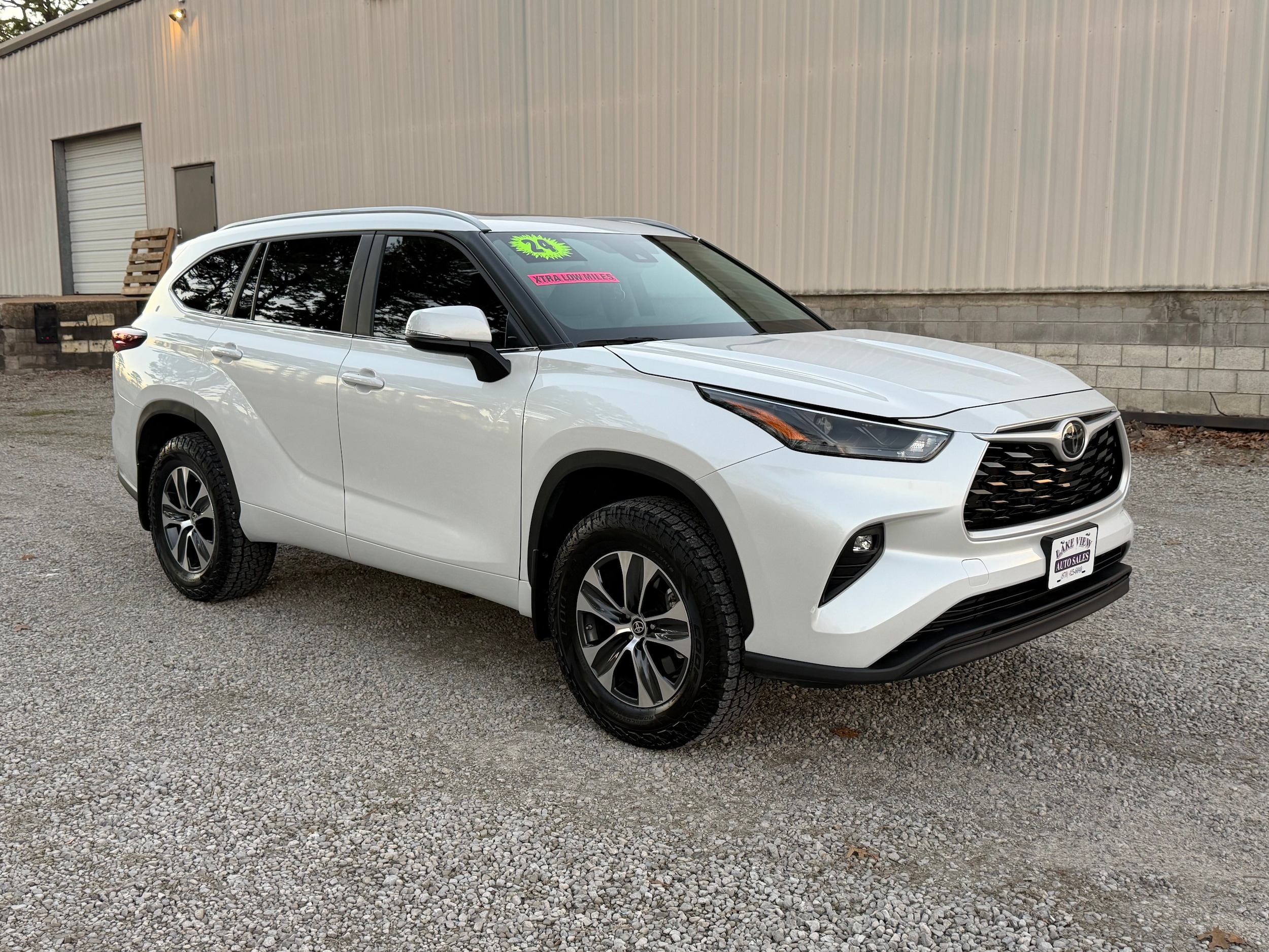 2024 Toyota Highlander XLE's photo