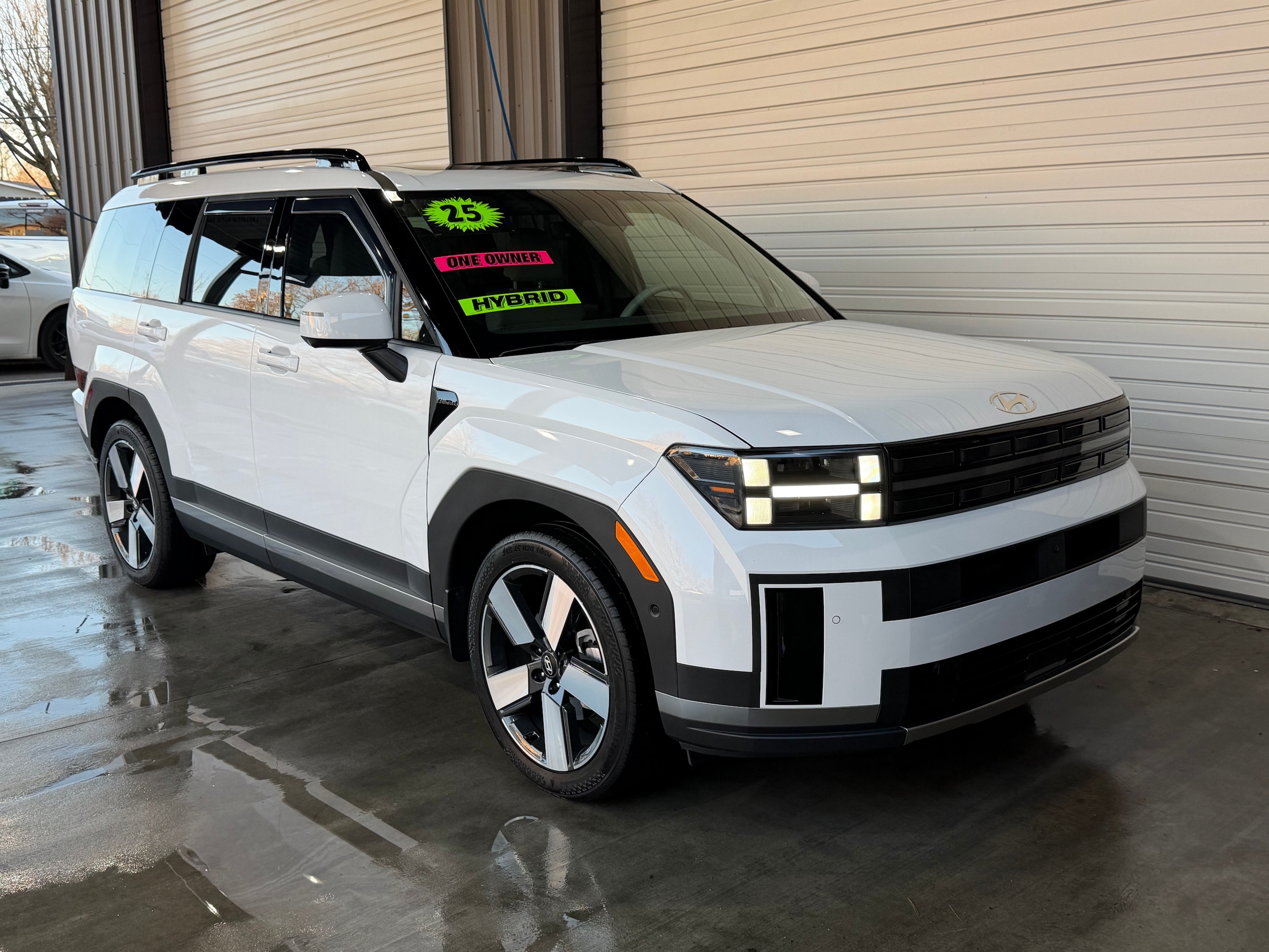 2025 Hyundai Santa Fe Limited's photo