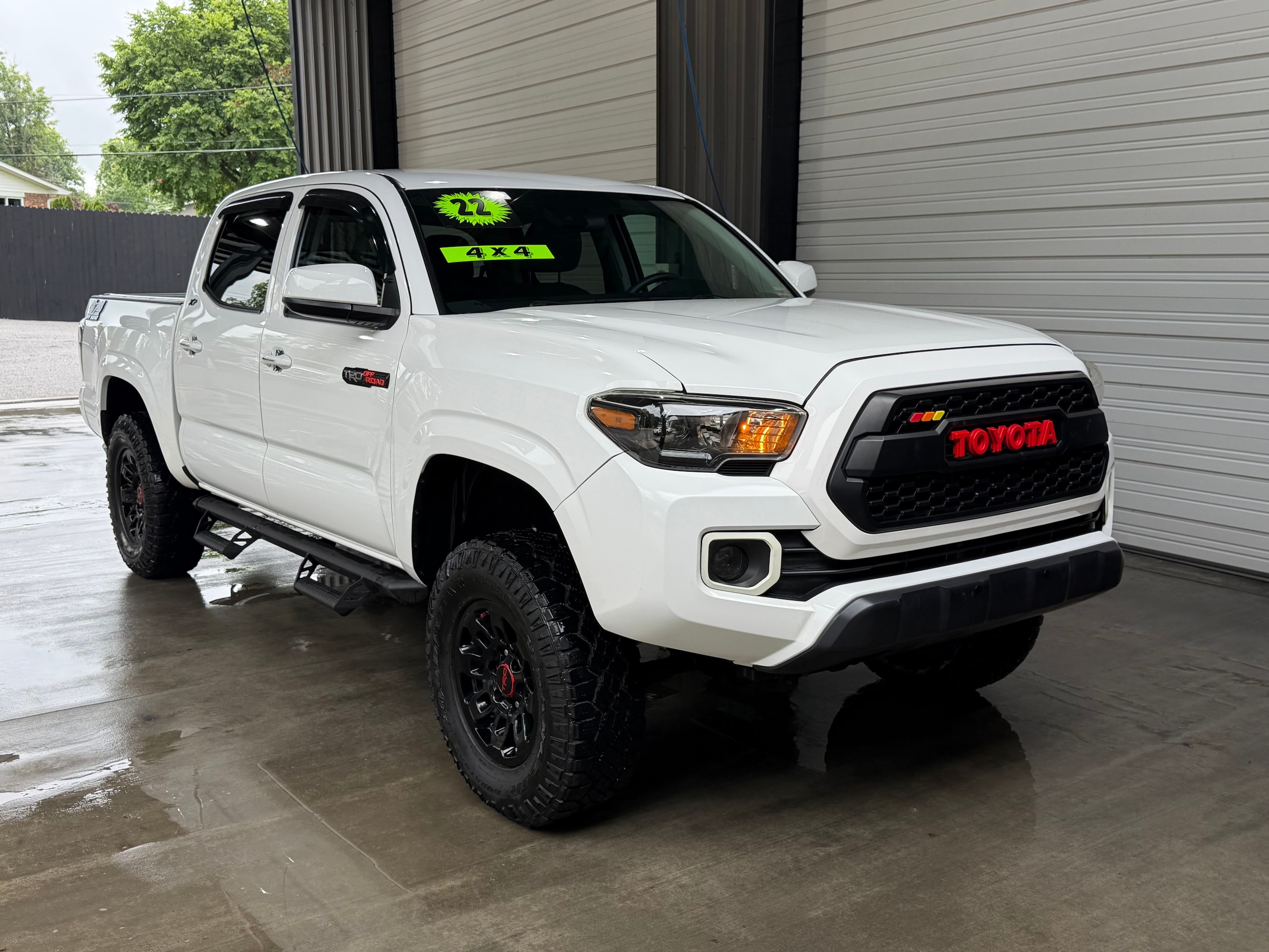 2022 Toyota Tacoma SR Double Cab 4WD V6 Auto Short Bed's photo