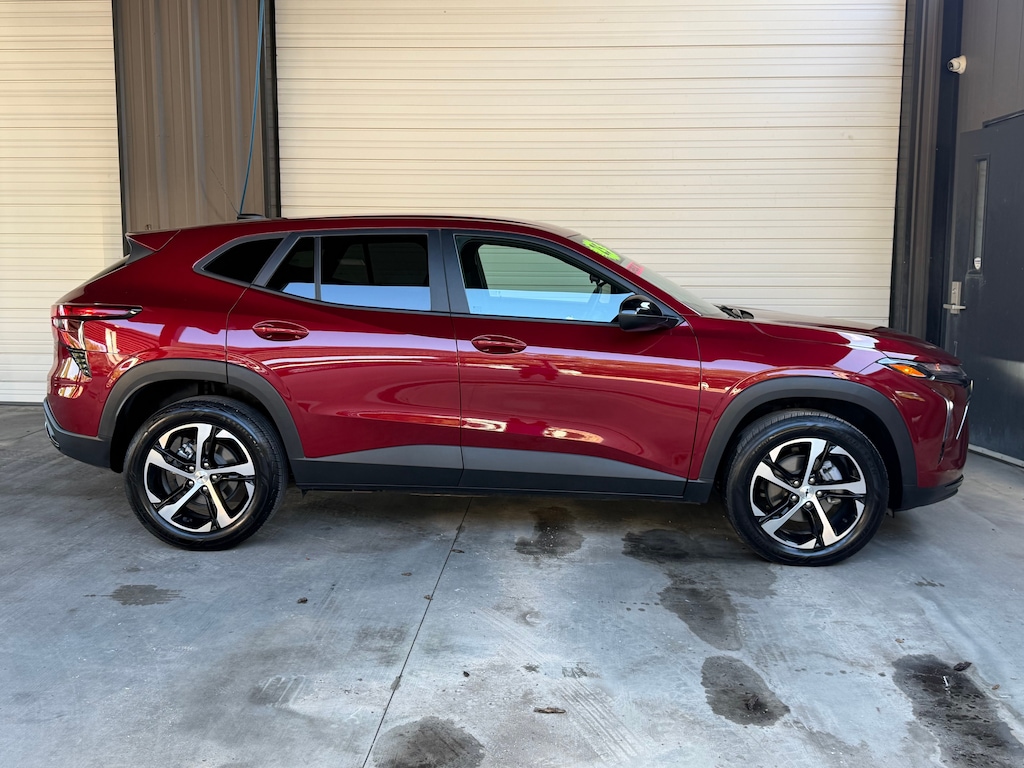 Used 2025 Chevrolet Trax 1RS SUV