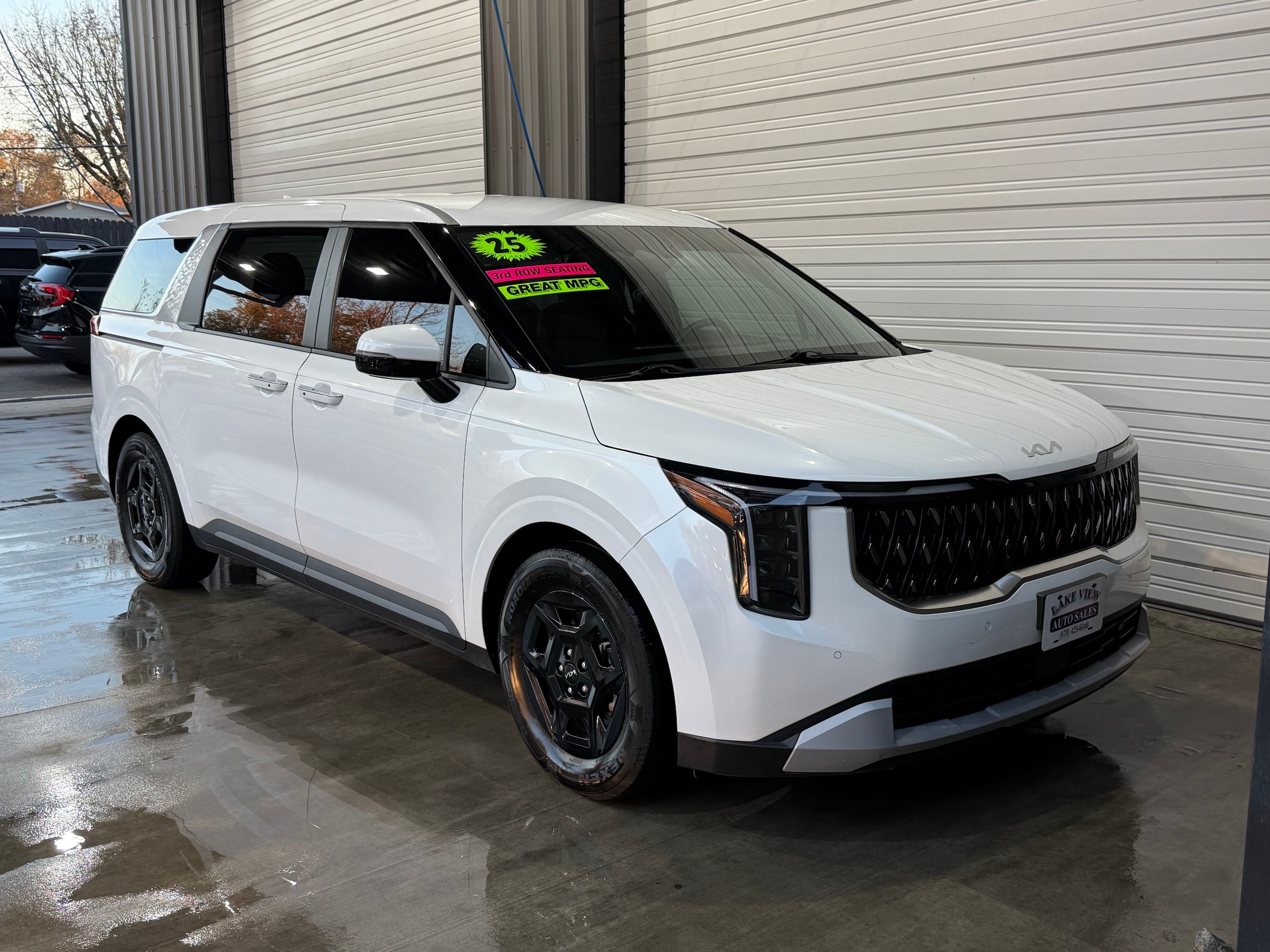 2025 Kia Carnival LXS's photo