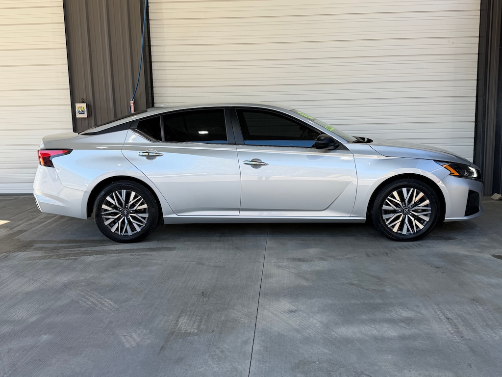 Used 2024 Nissan Altima 2.5 SV Sedan