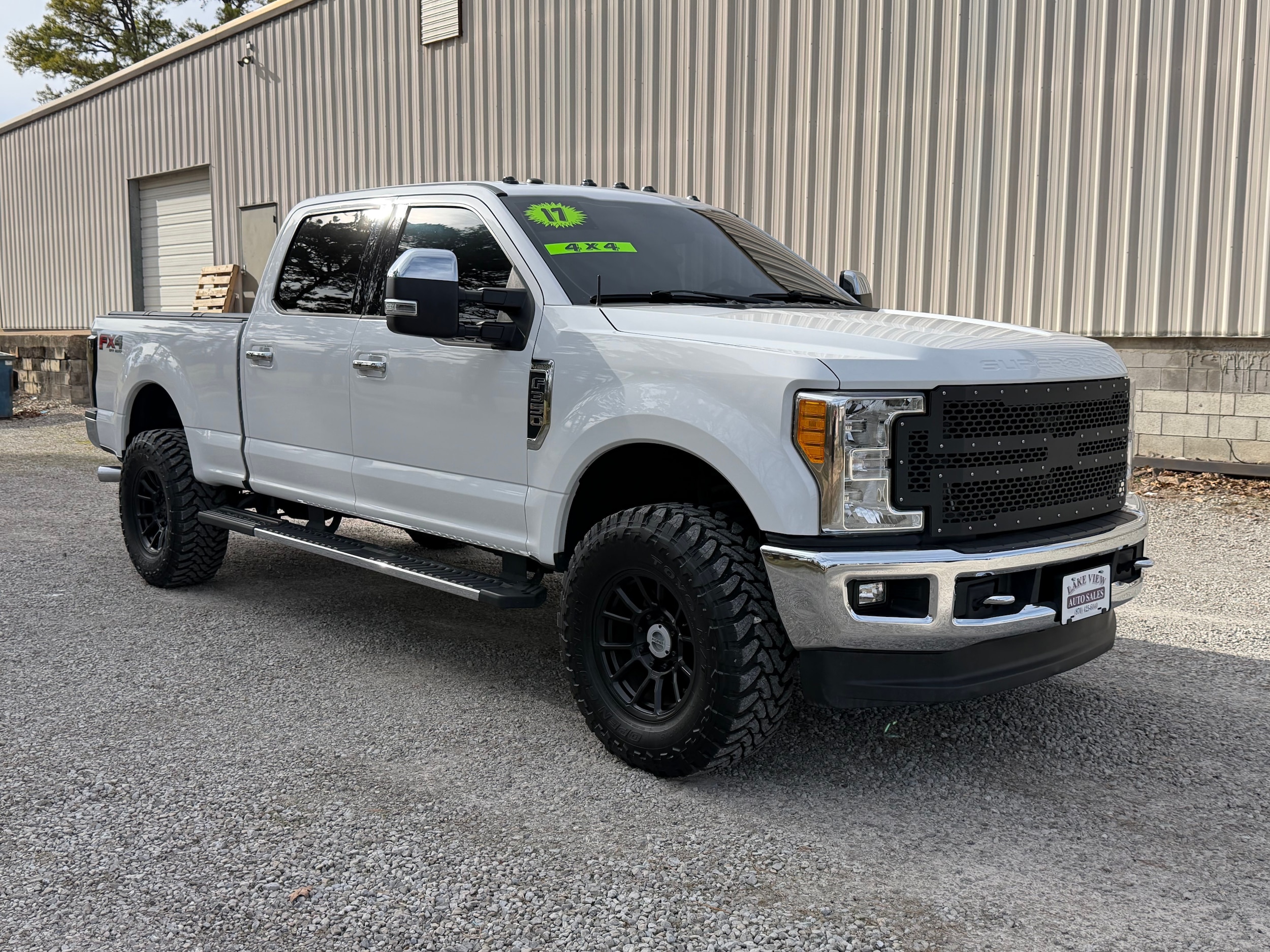 2017 Ford F-350 Super Duty Lariat's photo