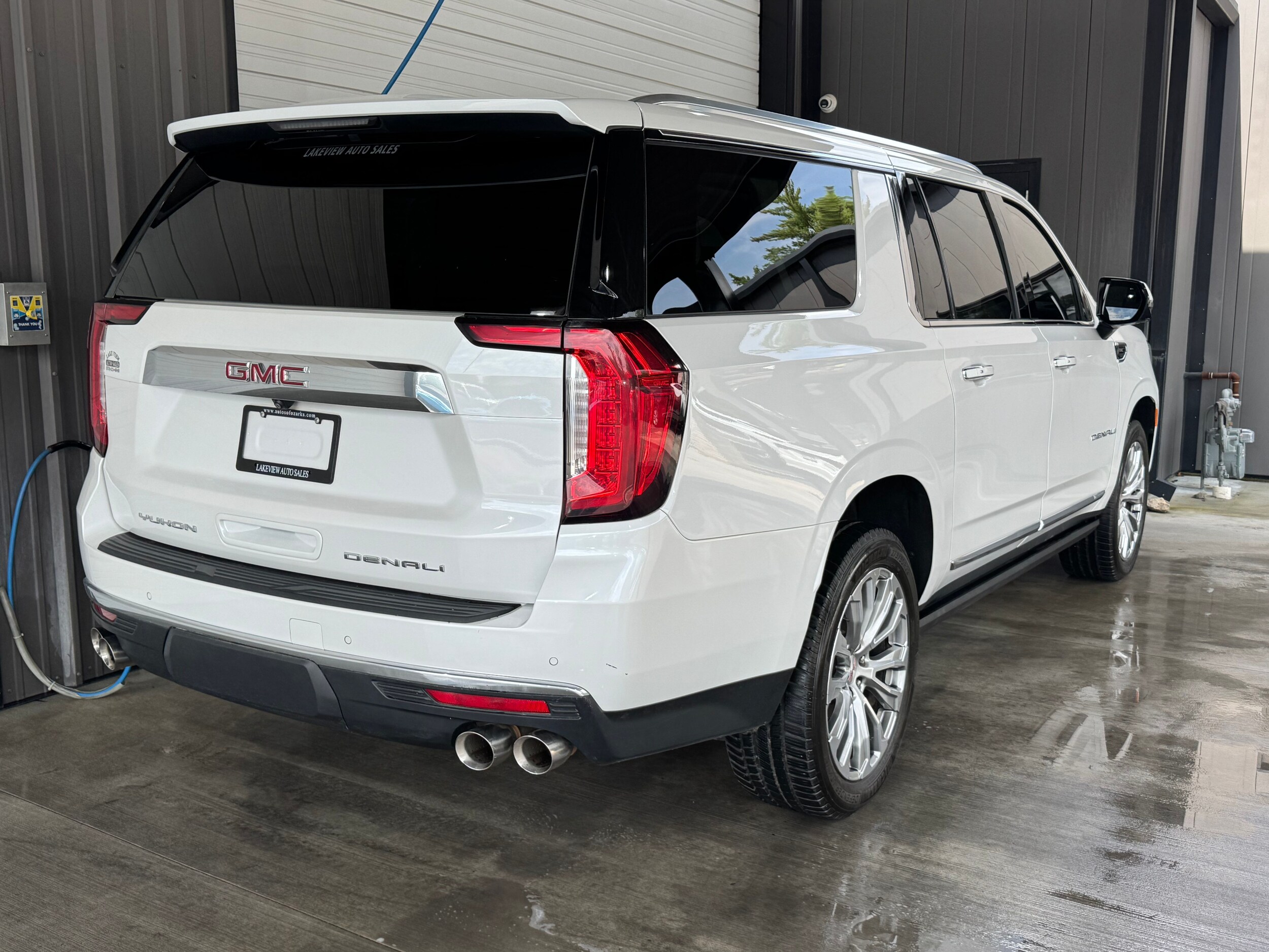 2023 Gmc Yukon XL Denali photo 2