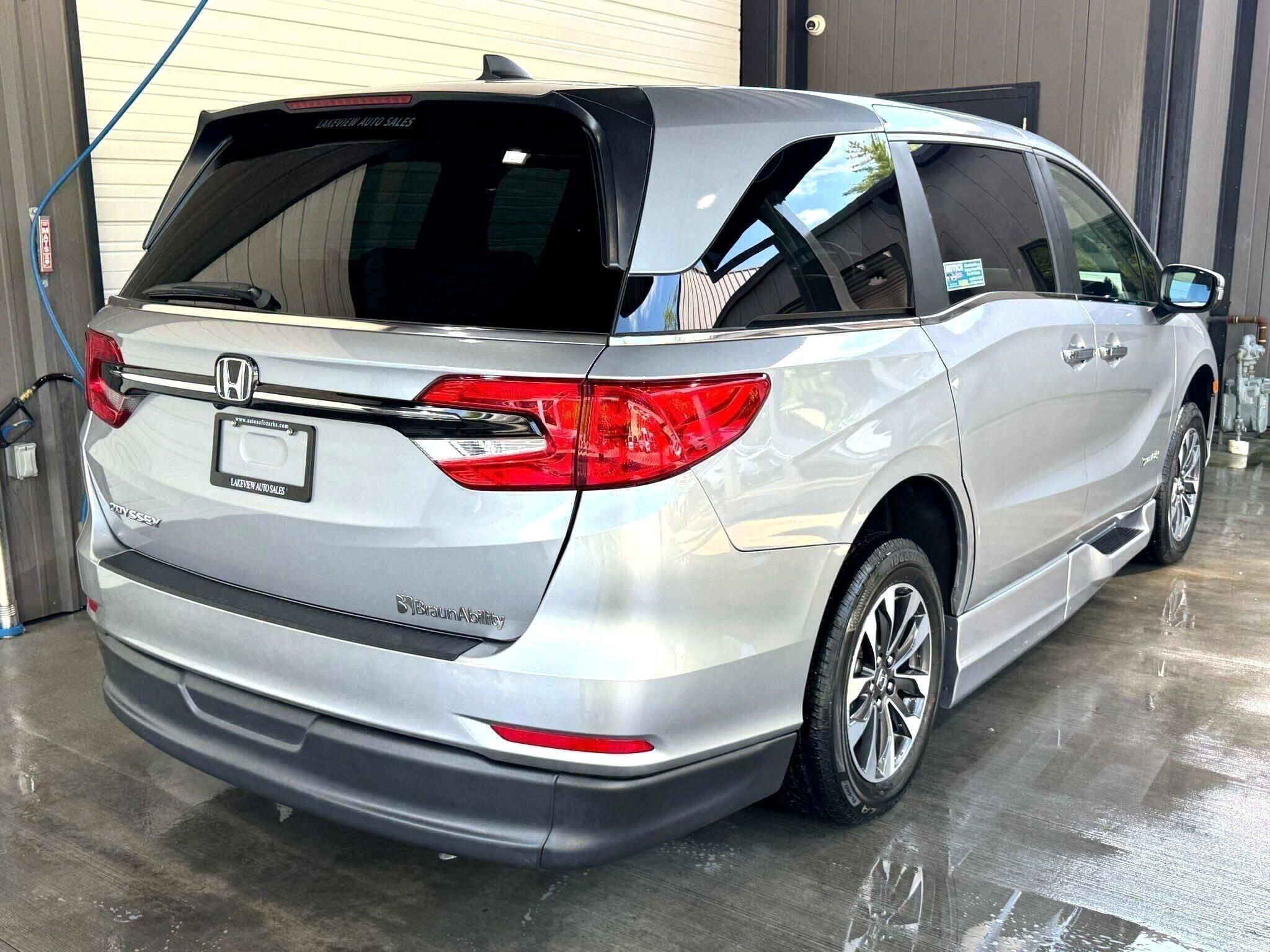 2024 Honda Odyssey EX-L photo 3