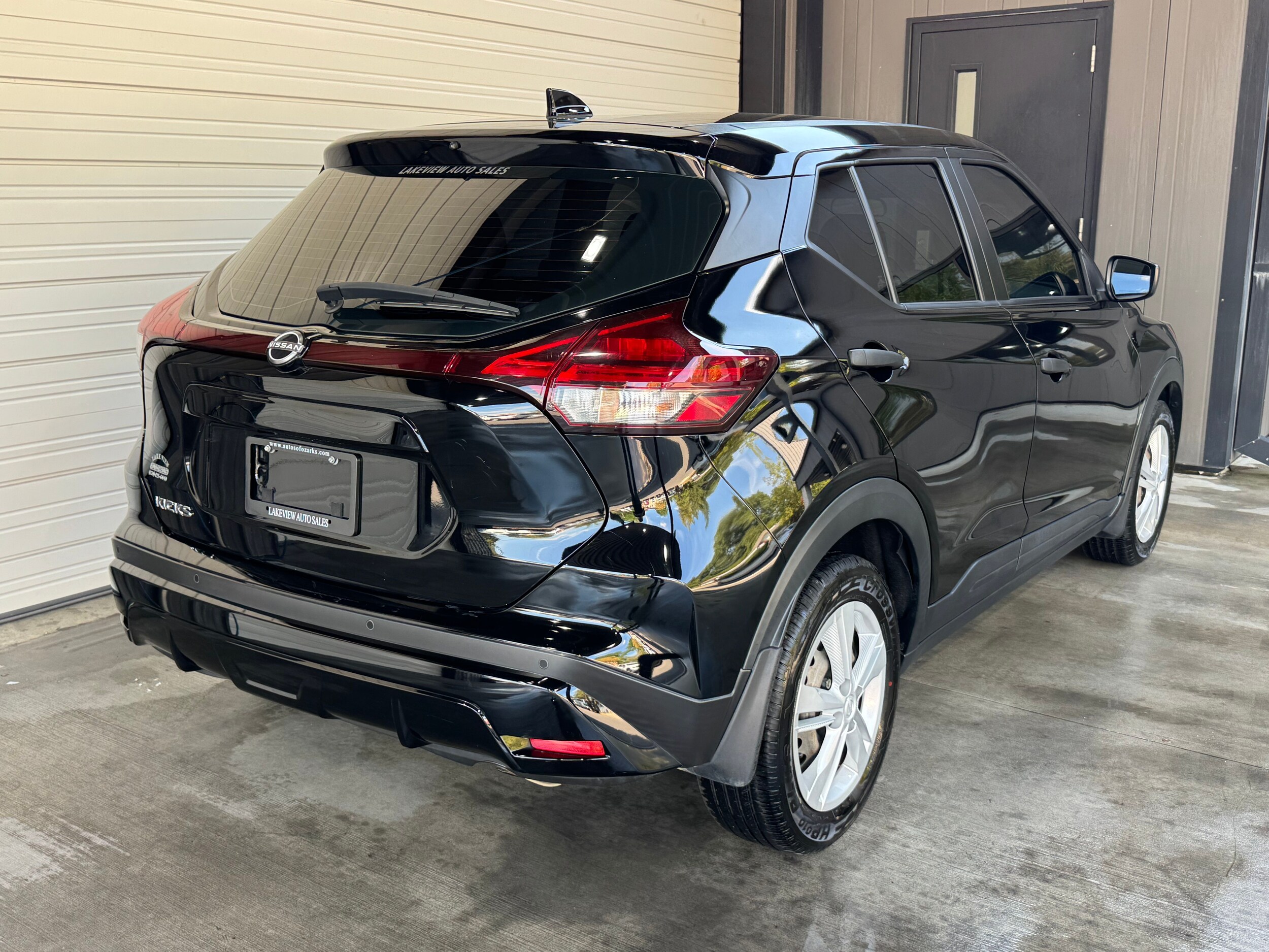 2023 Nissan Kicks S photo 2
