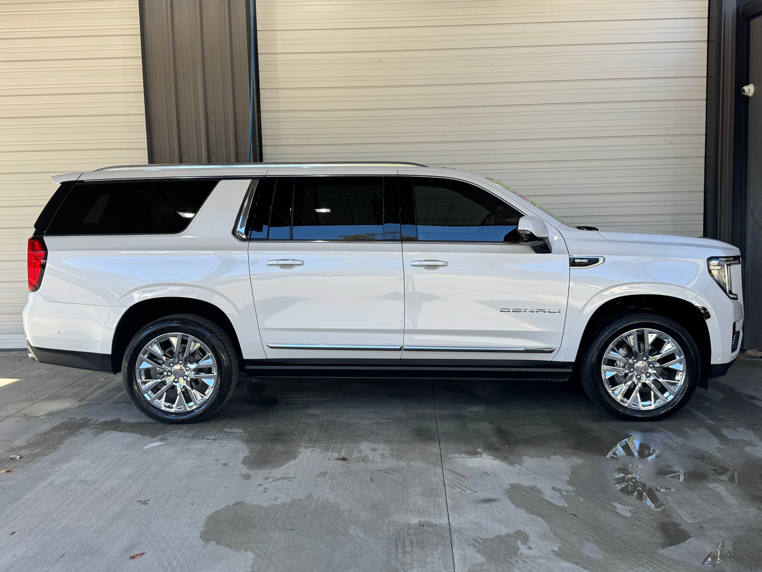 2023 Gmc Yukon XL Denali photo 2
