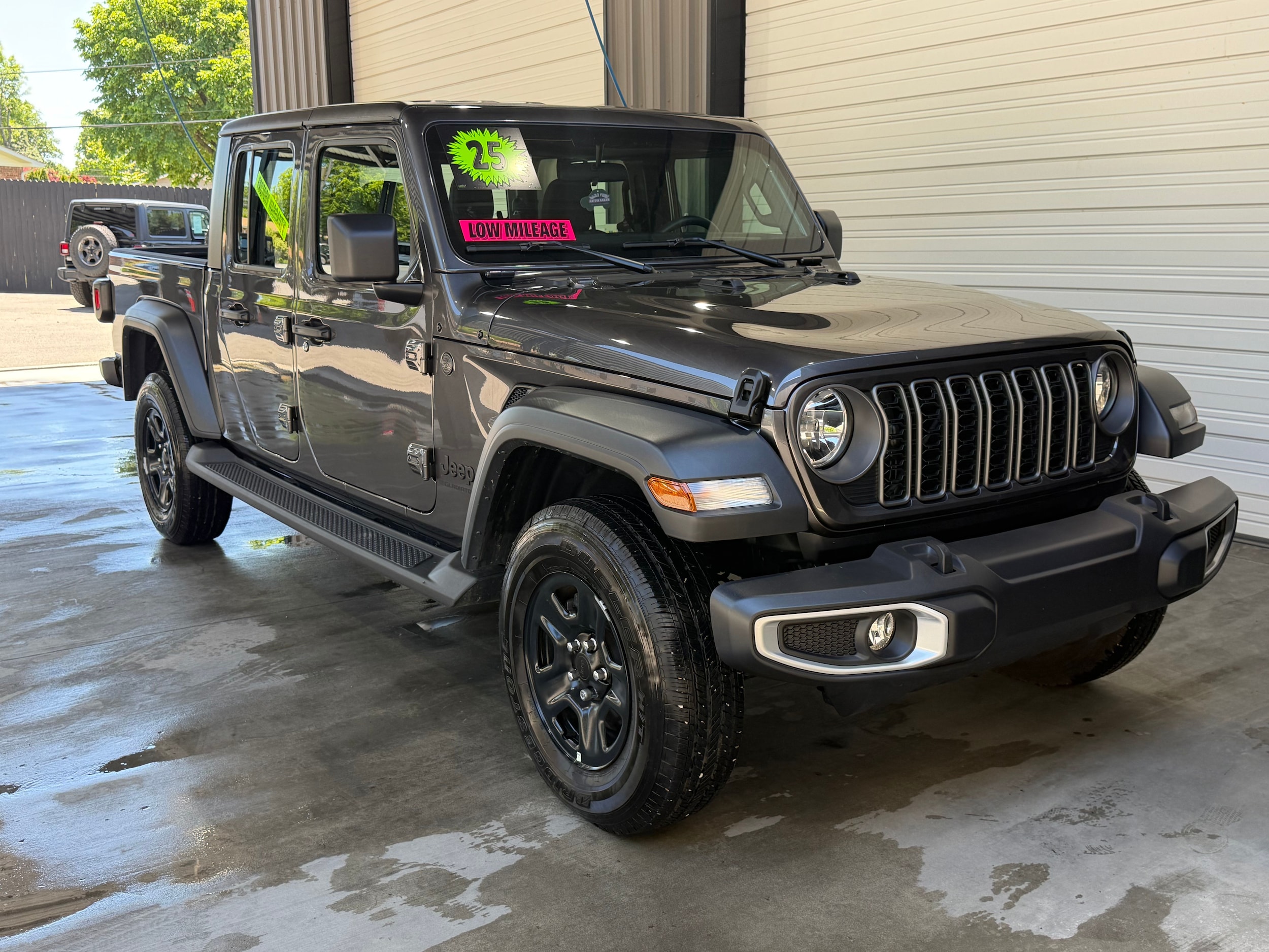 2025 Jeep Gladiator Sport Auto's photo