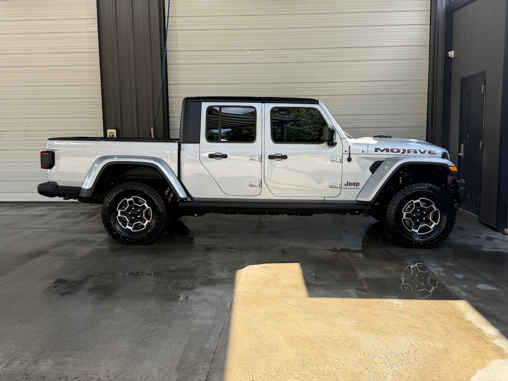 Used 2023 Jeep Gladiator Mojave Truck Crew Cab