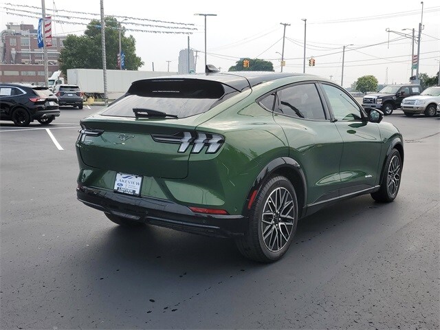 2024 Ford Mustang Mach-E Premium photo 3