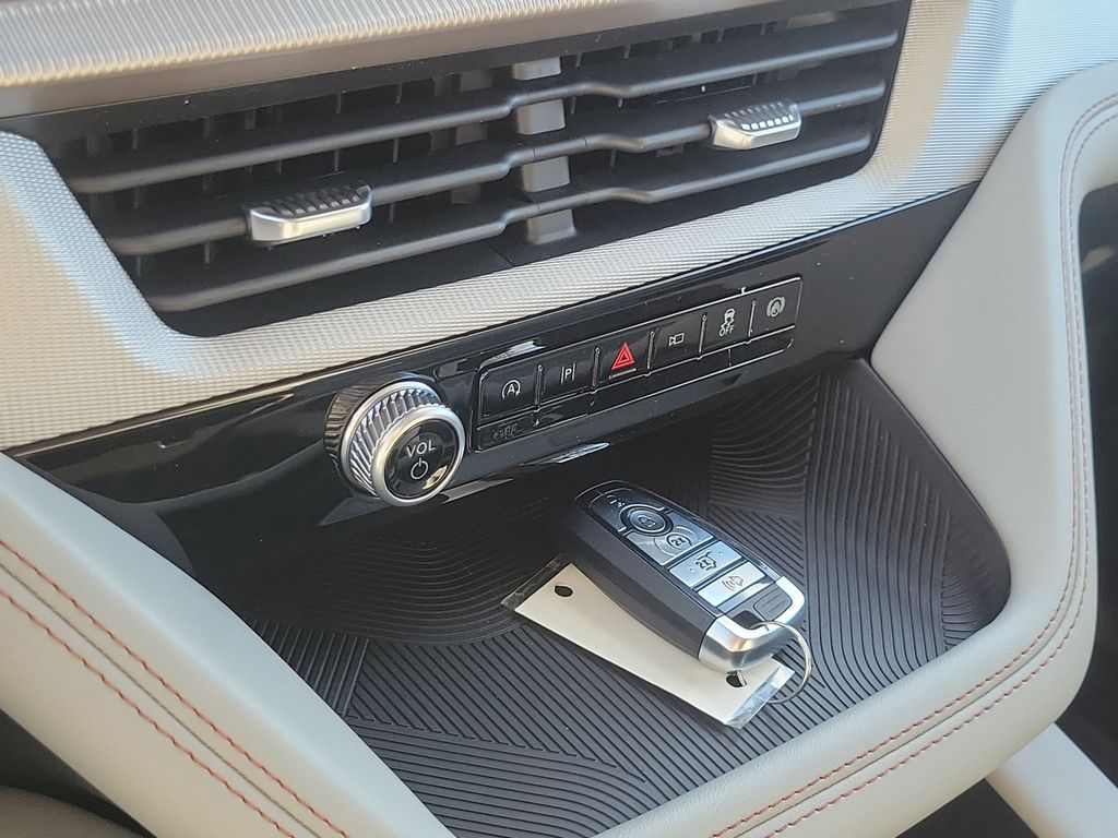 2026 Ford Explorer Active - Photo 17