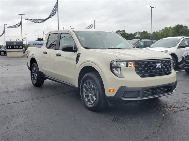 2025 Ford Maverick XLT photo 2