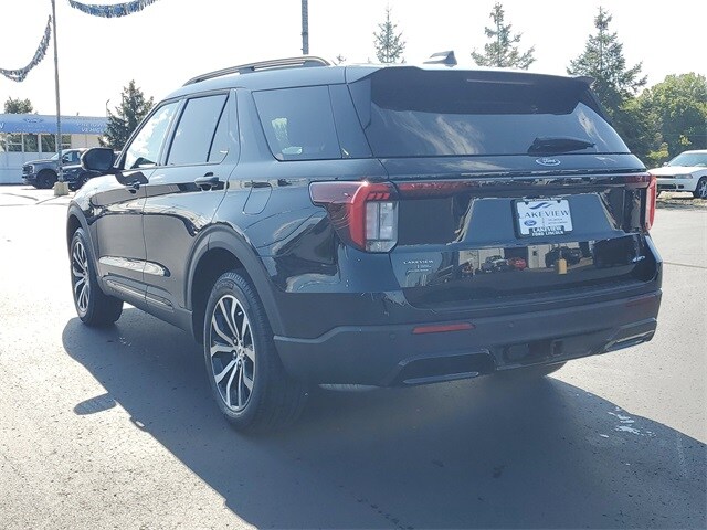 2025 Ford Explorer ST-Line photo 4