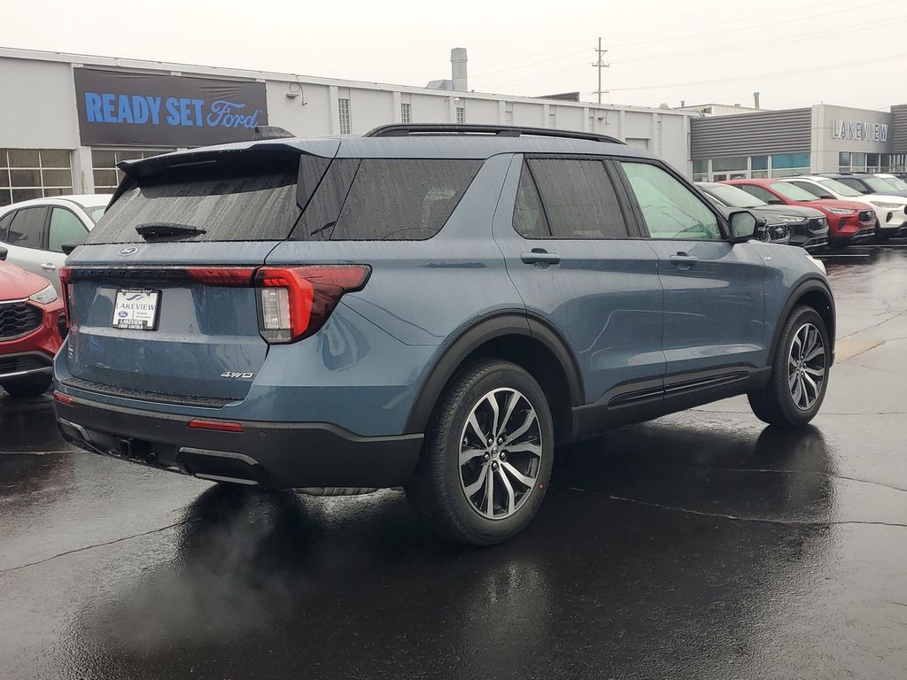 2026 Ford Explorer ST-Line photo 3