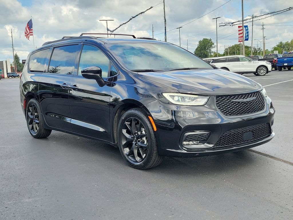 Used 2025 Chrysler Pacifica Limited Passenger Van
