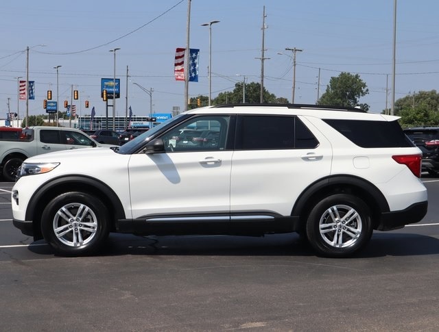 Used 2022 Ford Explorer XLT with VIN 1FMSK8DH8NGA98836 for sale in Battle Creek, MI