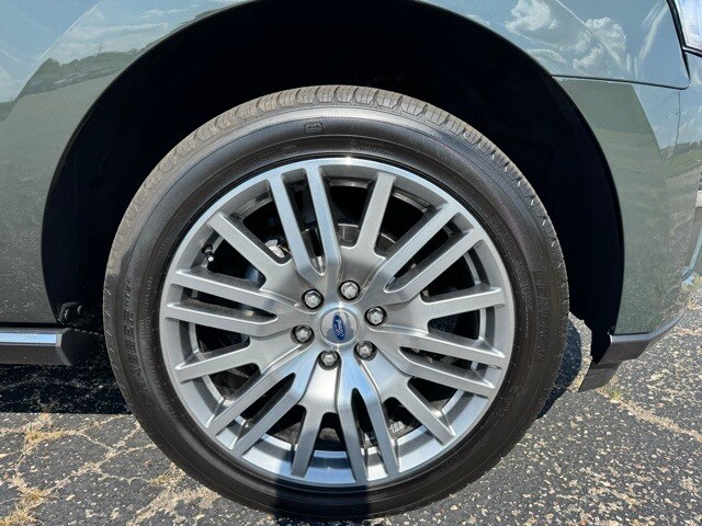 2023 Ford Expedition Limited photo 2