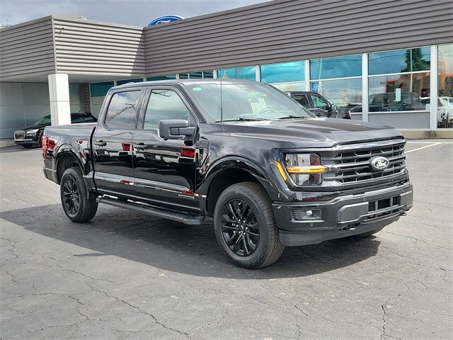 2025 Ford F-150 XLT photo 2