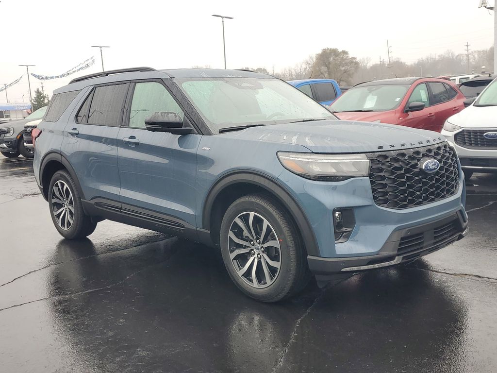 2026 Ford Explorer ST-Line photo 2