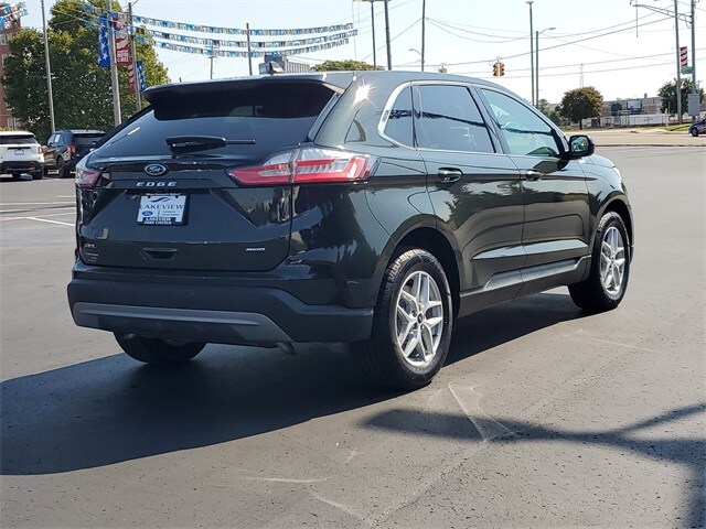 2022 Ford Edge SEL photo 3