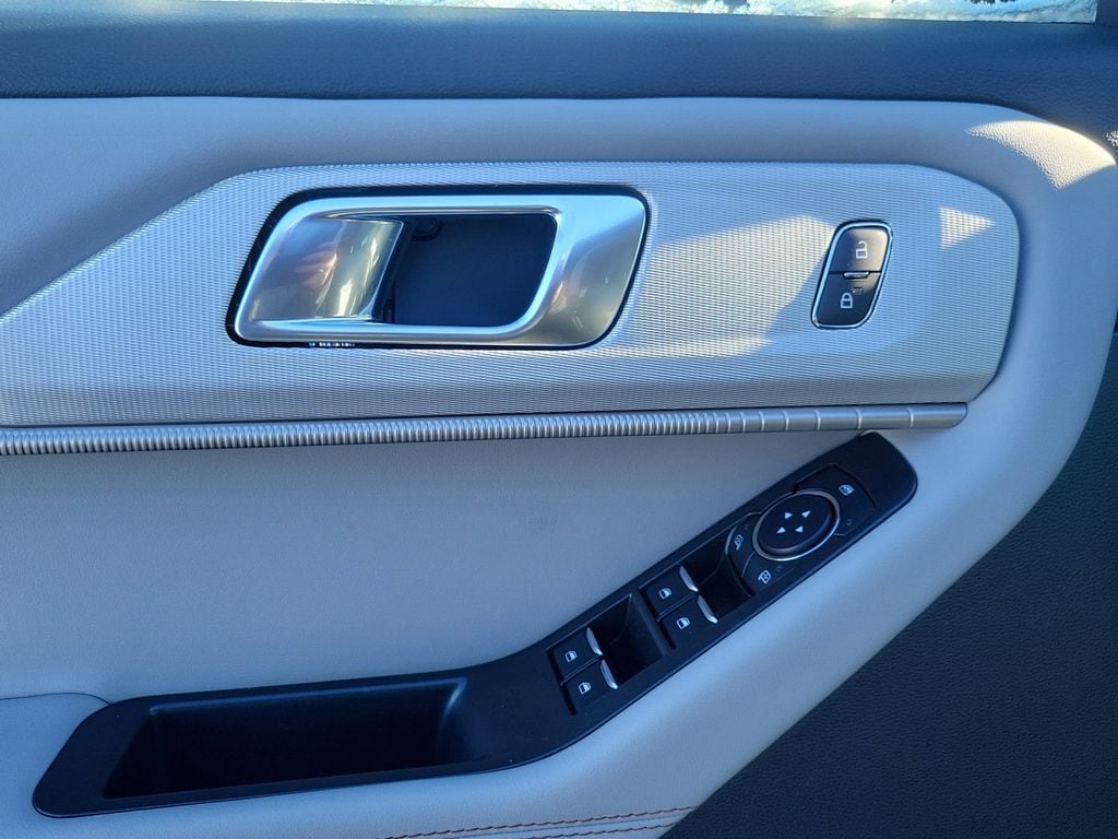 2026 Ford Explorer Active - Photo 6