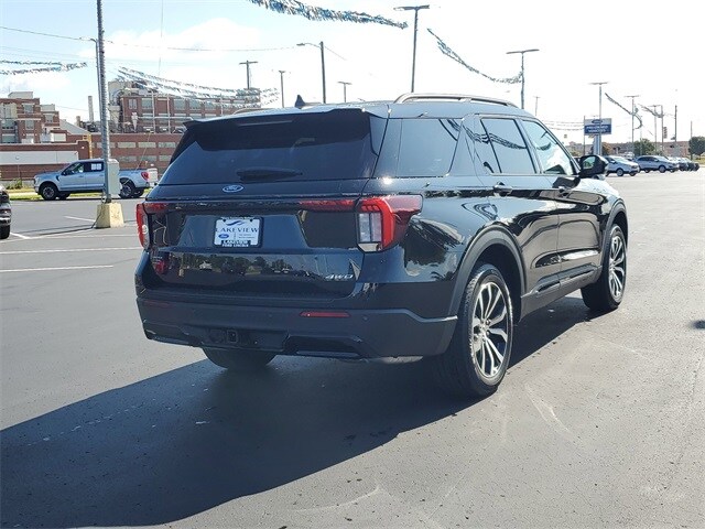2025 Ford Explorer ST-Line photo 3