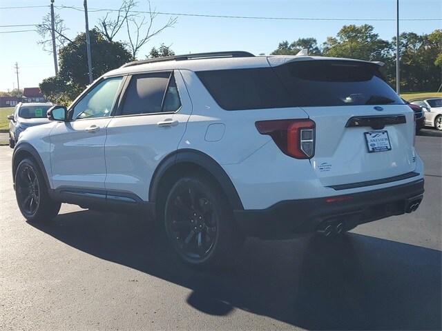 2023 Ford Explorer ST photo 4