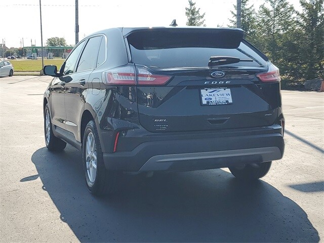 2022 Ford Edge SEL photo 4