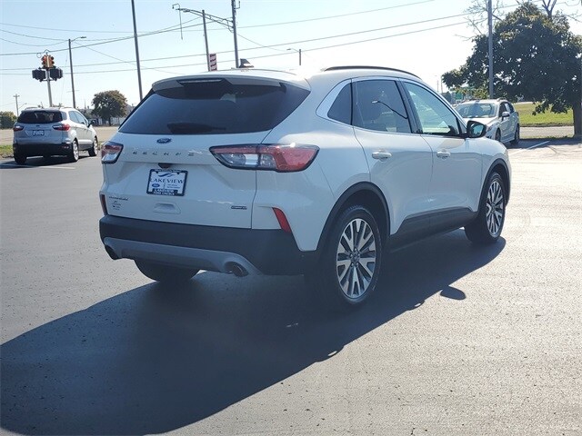 2022 Ford Escape Hybrid Titanium photo 3