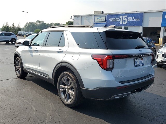 2025 Ford Explorer photo 4