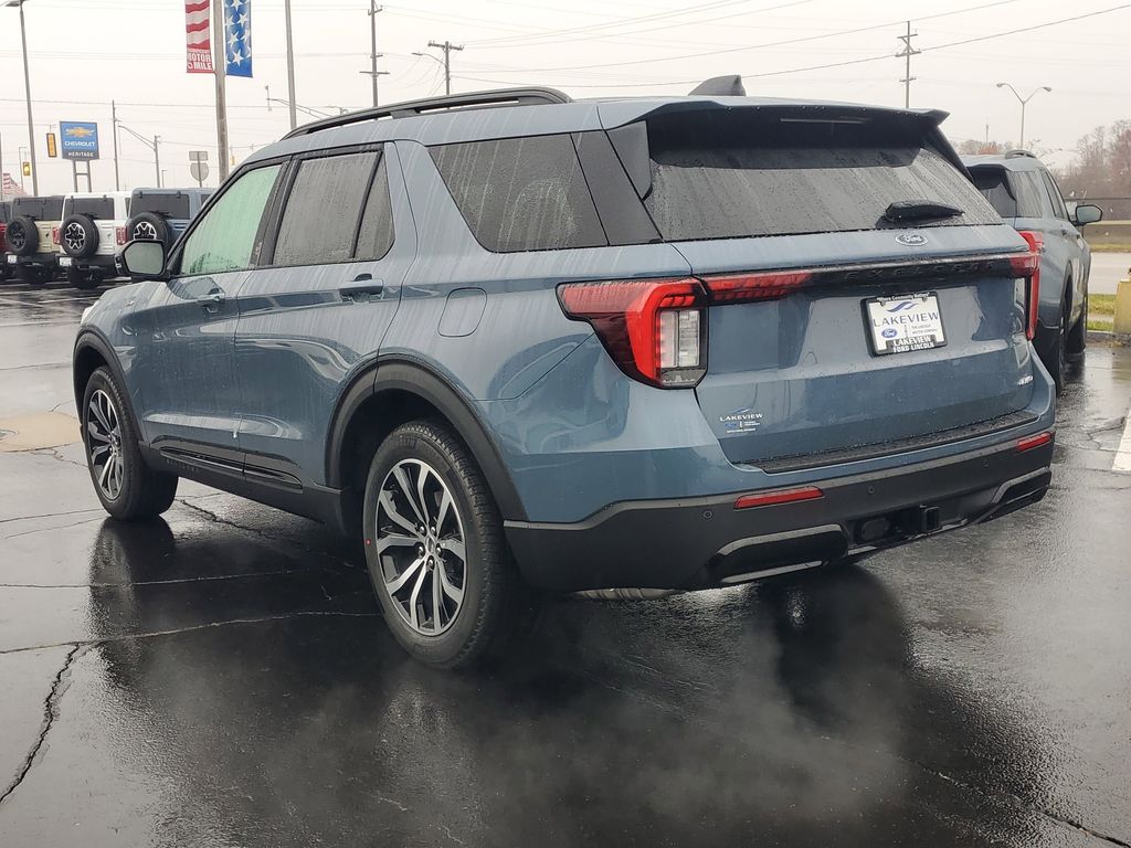 2026 Ford Explorer ST-Line photo 4