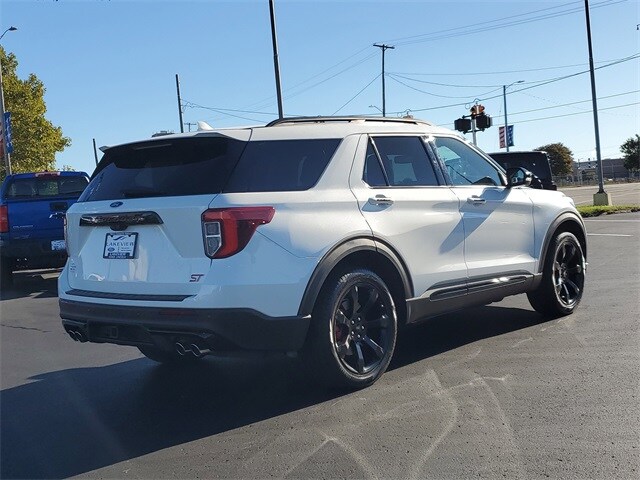 2023 Ford Explorer ST photo 3
