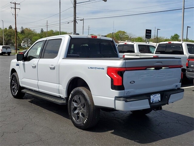 2025 Ford F-150 Lightning Lariat photo 4