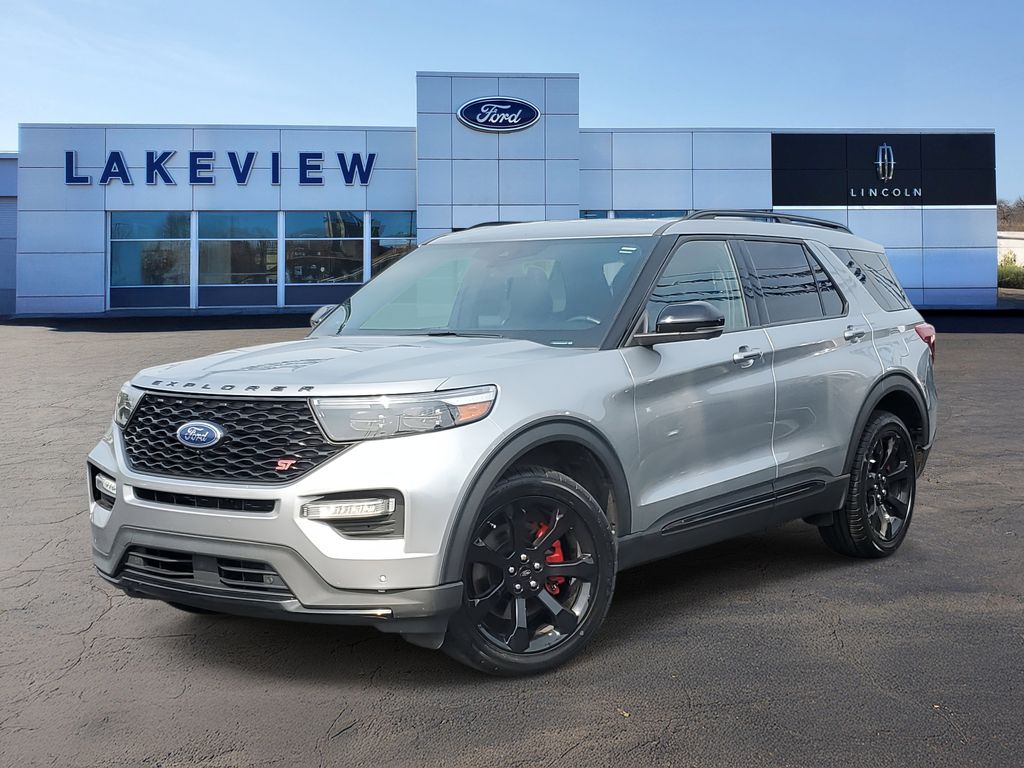 2022 Ford Explorer ST's photo