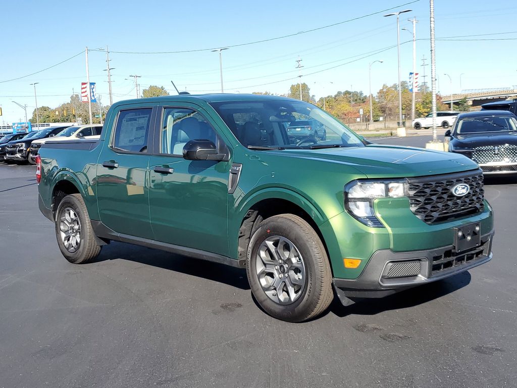2025 Ford Maverick XLT photo 2