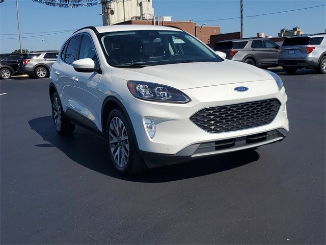 2022 Ford Escape Hybrid Titanium photo 2