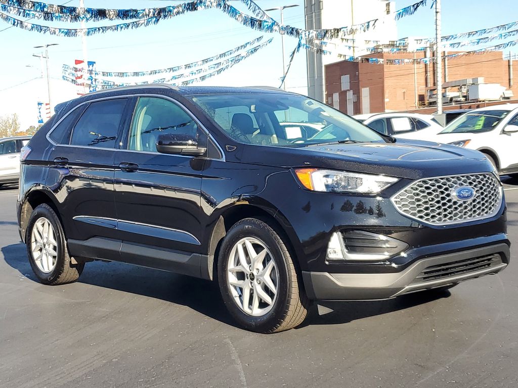 2024 Ford Edge SEL photo 2