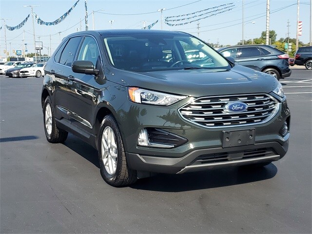 2022 Ford Edge SEL photo 2