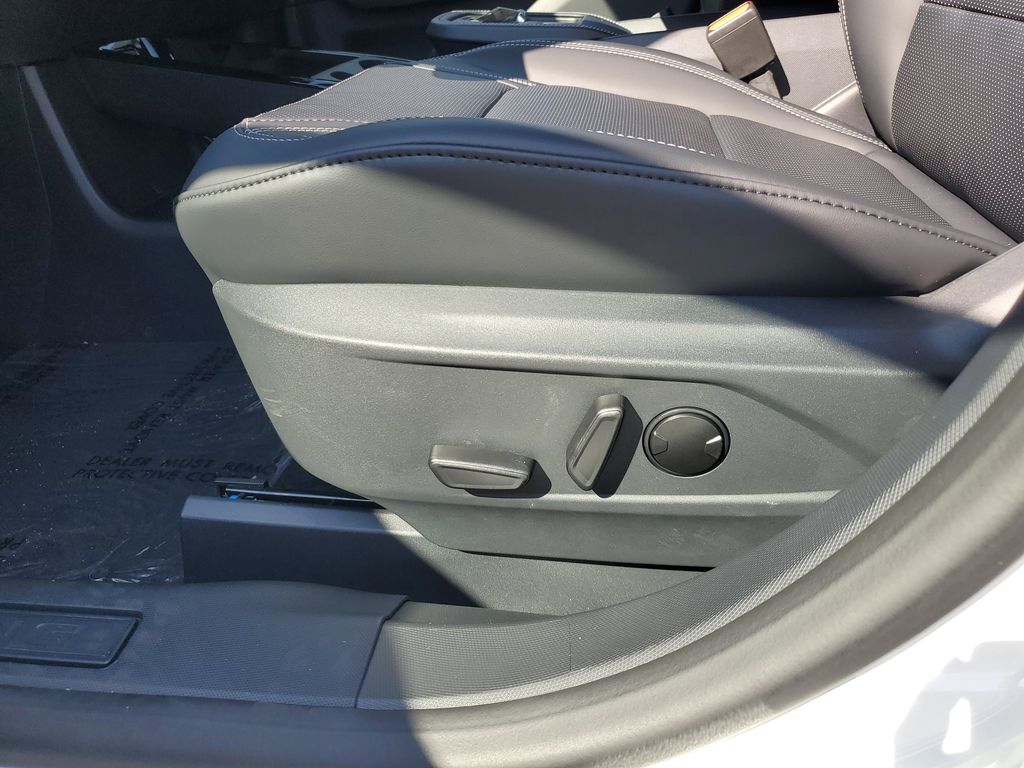 2025 Ford Mustang Mach-E Premium - Photo 11